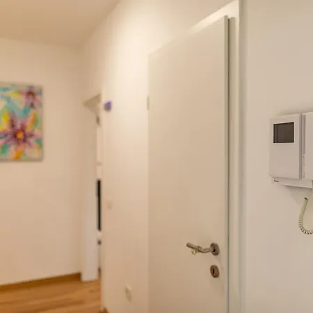 Deluxe Aura Apartment